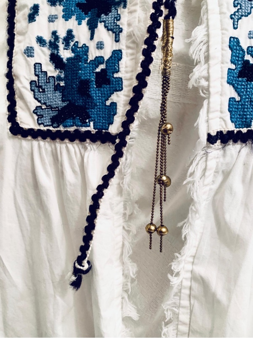 Zara White Top with Blue Embroidered Detail - Picture 4 of 13